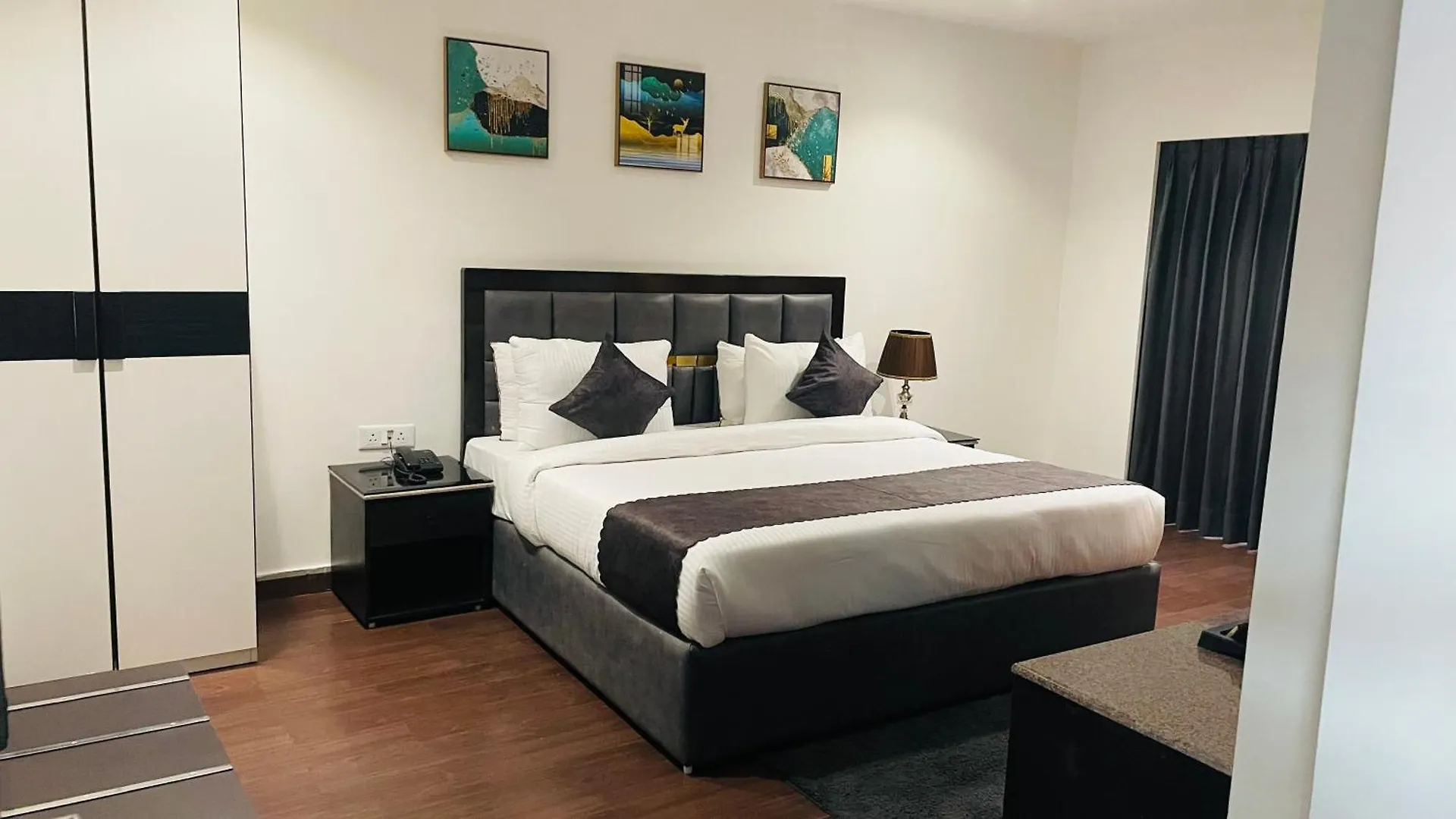 Saltstayz Select - Malcha & Chankyapuri New Delhi